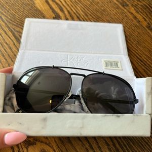 Khloe’s Diff Sun Glasses
